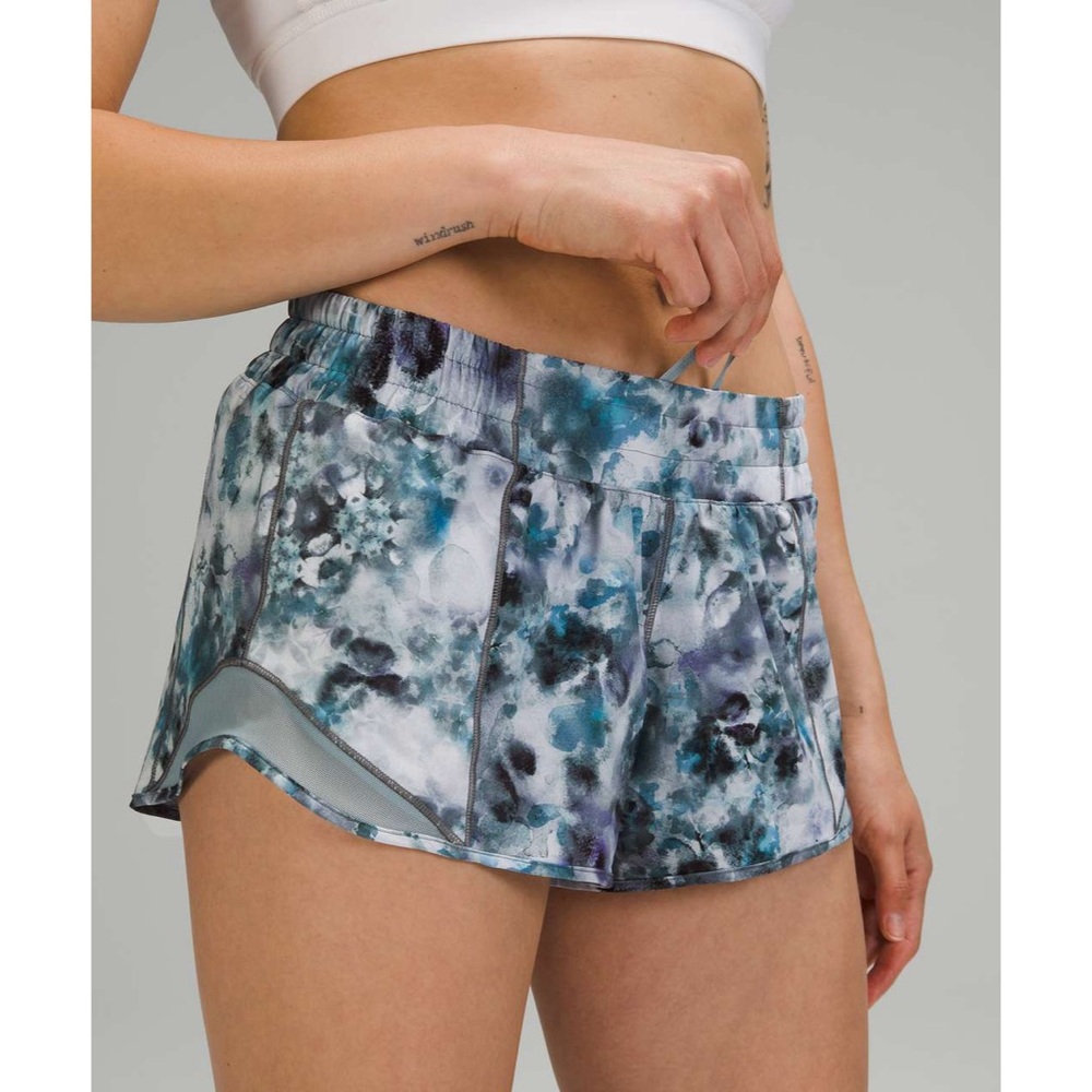 Lululemon - Hotty Hot Low Rise Short Kaleidofloral Multi Blue Cast